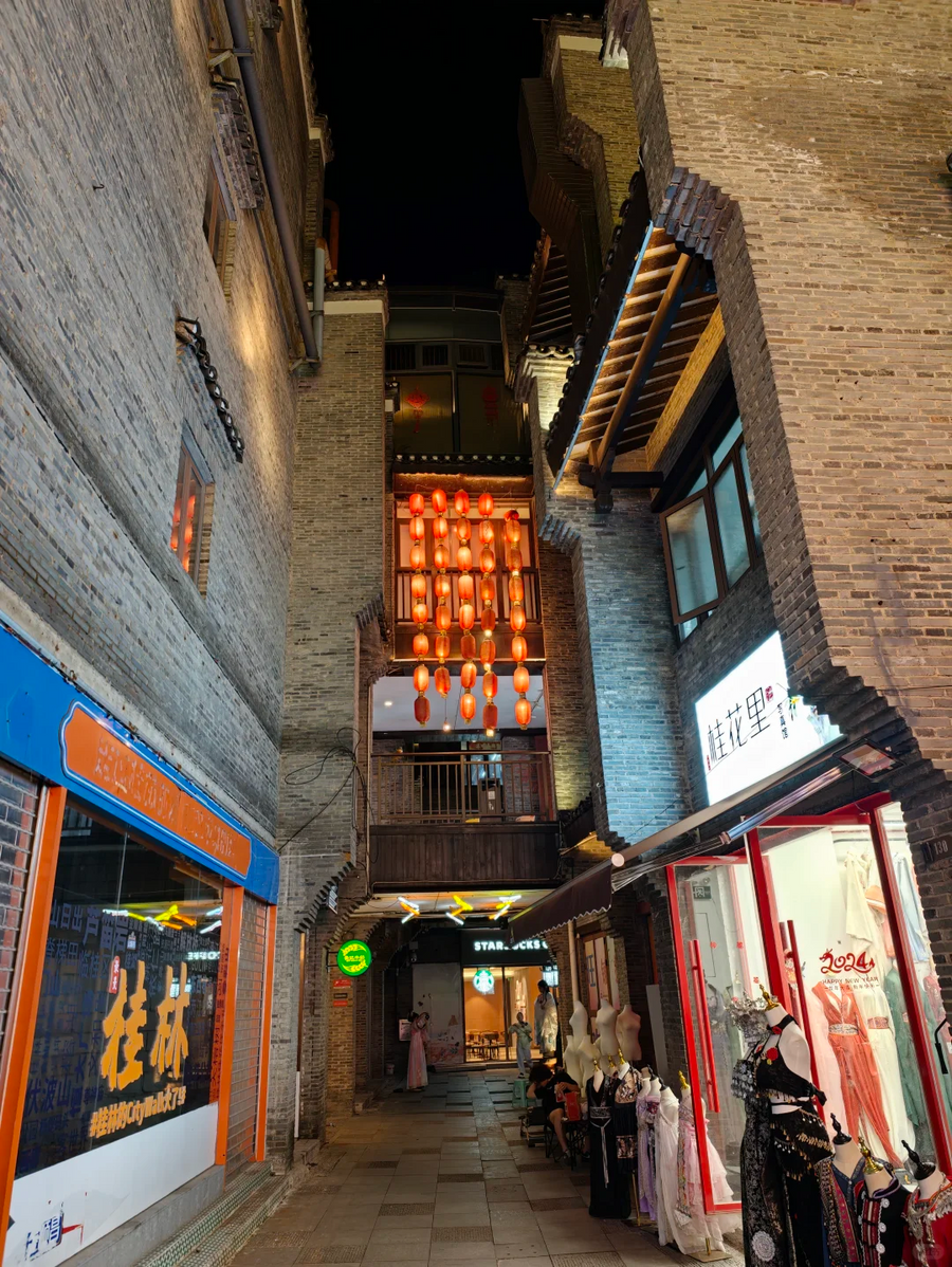 East and West Alleys