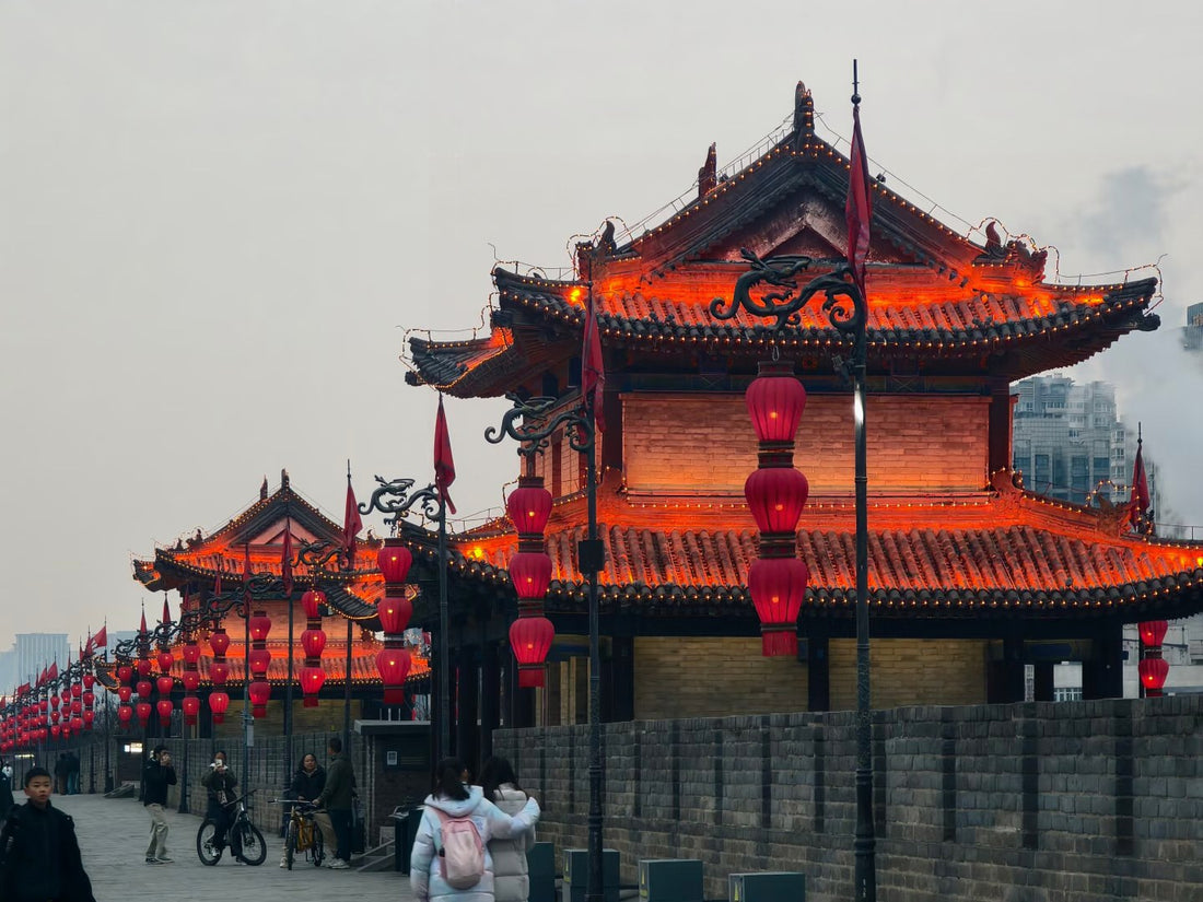 A practical one day in Xi'an itinerary showing the Terracotta Warriors, Xi'an City Wall South Gate, and Giant Wild Goose Pagoda with a private tour route and hotel transfer.
